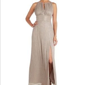 R & M Richards
Sleeveless Keyhole Neck Metallic Crinkle Knit Dress